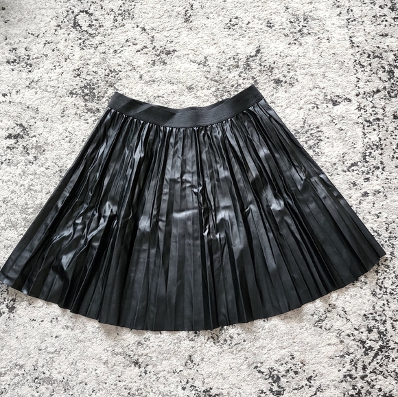 Shinestar Dresses & Skirts - Faux Leather Pleated Skirt Womens Size M SHINESTAR